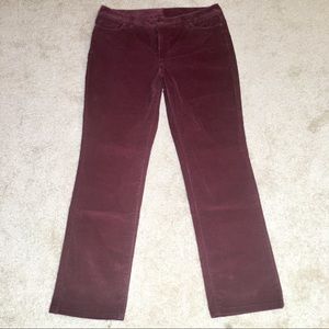L.L. Bean Favorite Fit Cords in Burgundy EUC